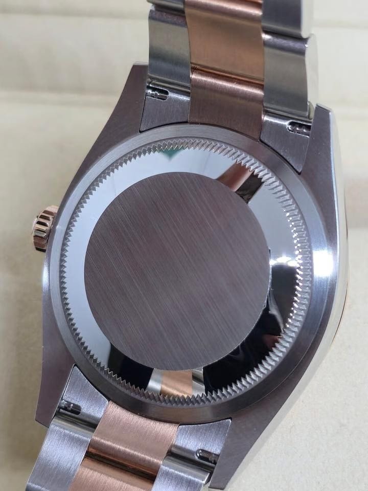 Rolex | Datejust | 126231 | Rose gold | 36 x 44 mm | Gold/Steel | Silver | Automatic
