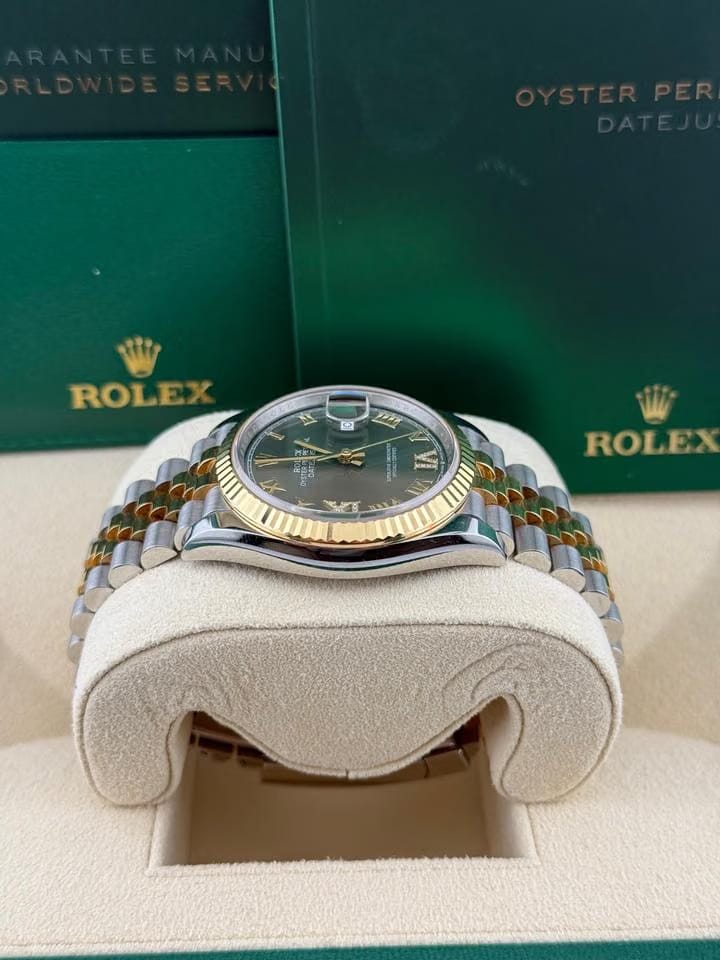 Rolex | Datejust | 126233 | Yellow gold | 36 mm | Gold/Steel | Green | Automatic