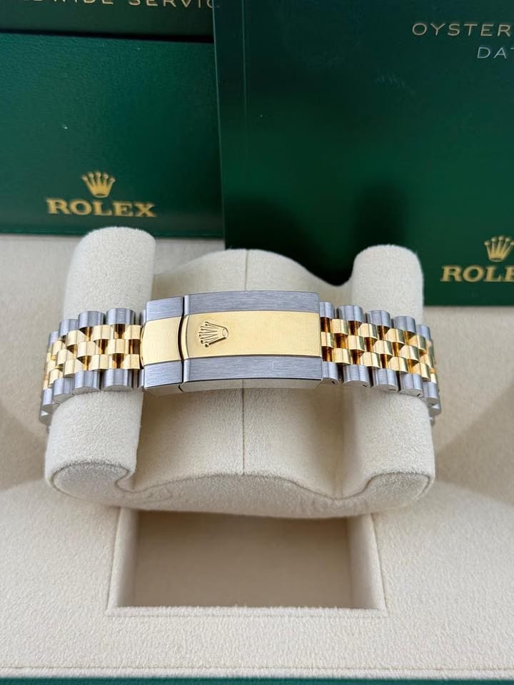 Rolex | Datejust | 126233 | Yellow gold | 36 mm | Gold/Steel | Green | Automatic