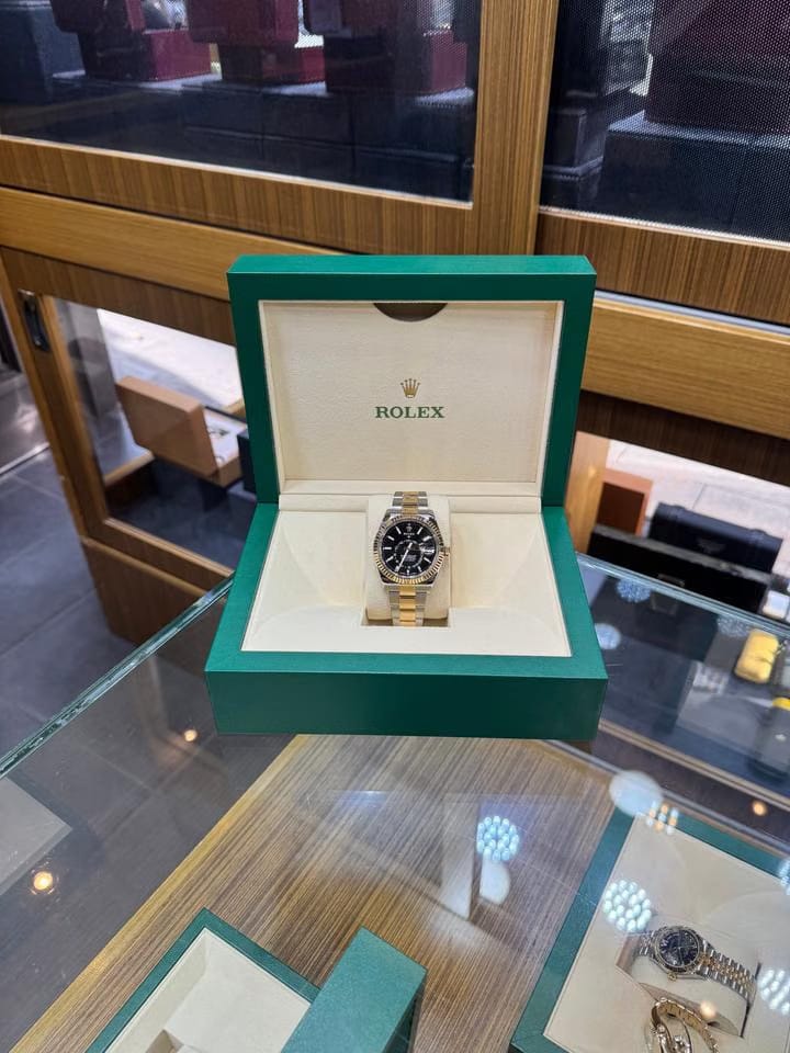 Rolex | Sky-Dweller | 326933 | Gold/Steel | 42 mm | Gold/Steel | Black | Automatic