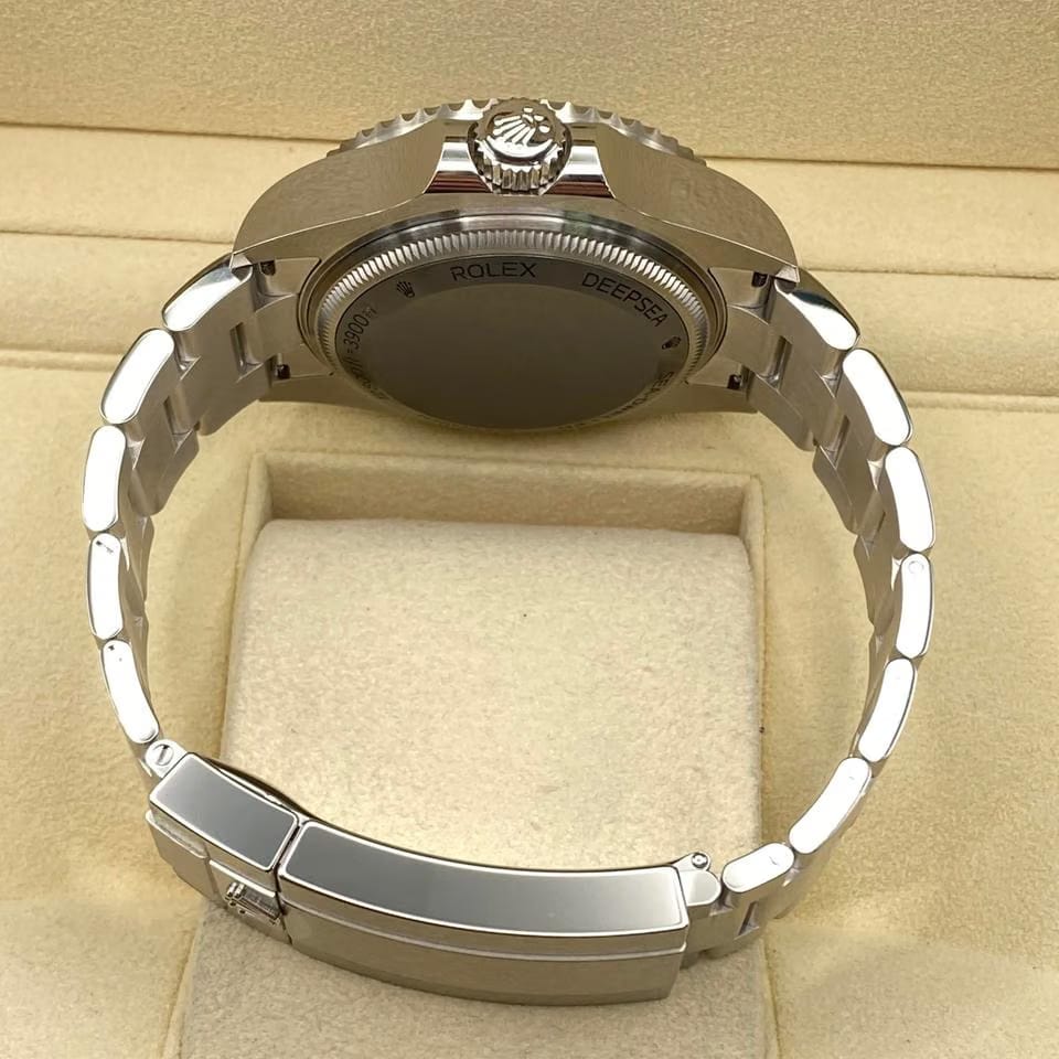 Rolex | Sea-Dweller | 136660-0003 | Steel | 44 mm | Steel | Blue | Automatic