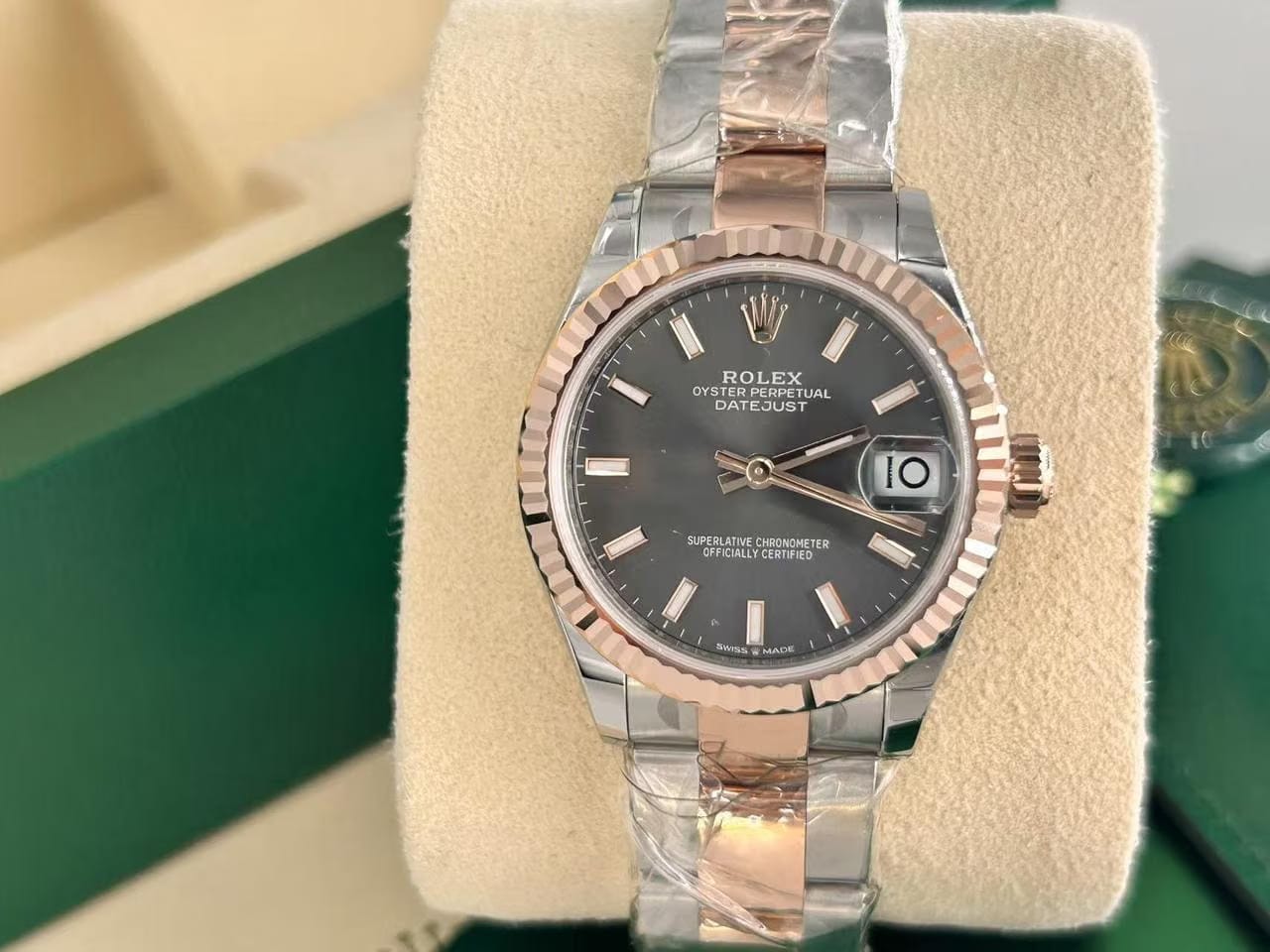 Rolex | Datejust | 278271 GREY INDEX OYS | Gold/Steel | 31 x 37 mm | Gold/Steel | Brown | Automatic