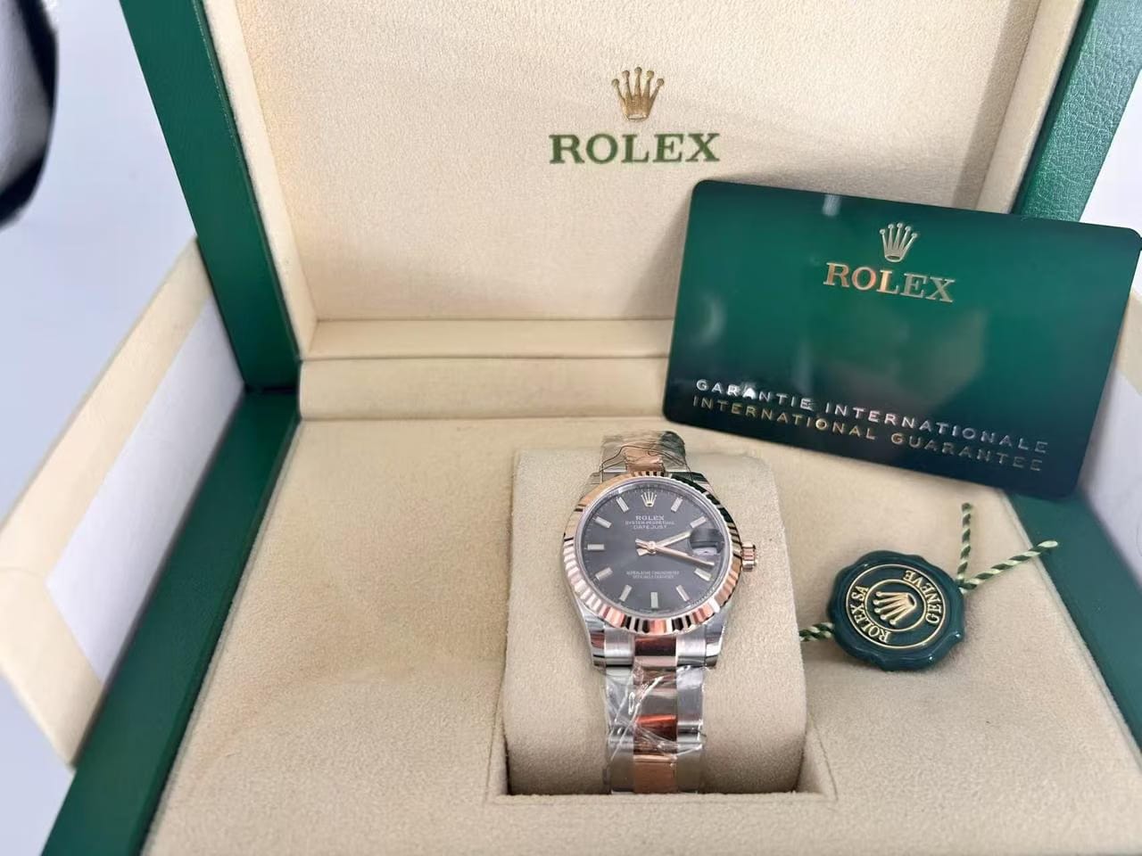 Rolex | Datejust | 278271 GREY INDEX OYS | Gold/Steel | 31 x 37 mm | Gold/Steel | Brown | Automatic