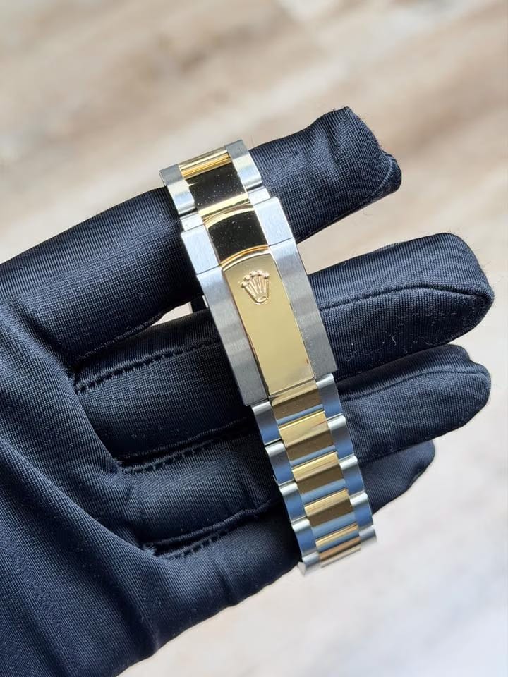 Rolex | Datejust | 126233 | Gold/Steel | 36 mm | Gold/Steel | Mother of pearl | Automatic