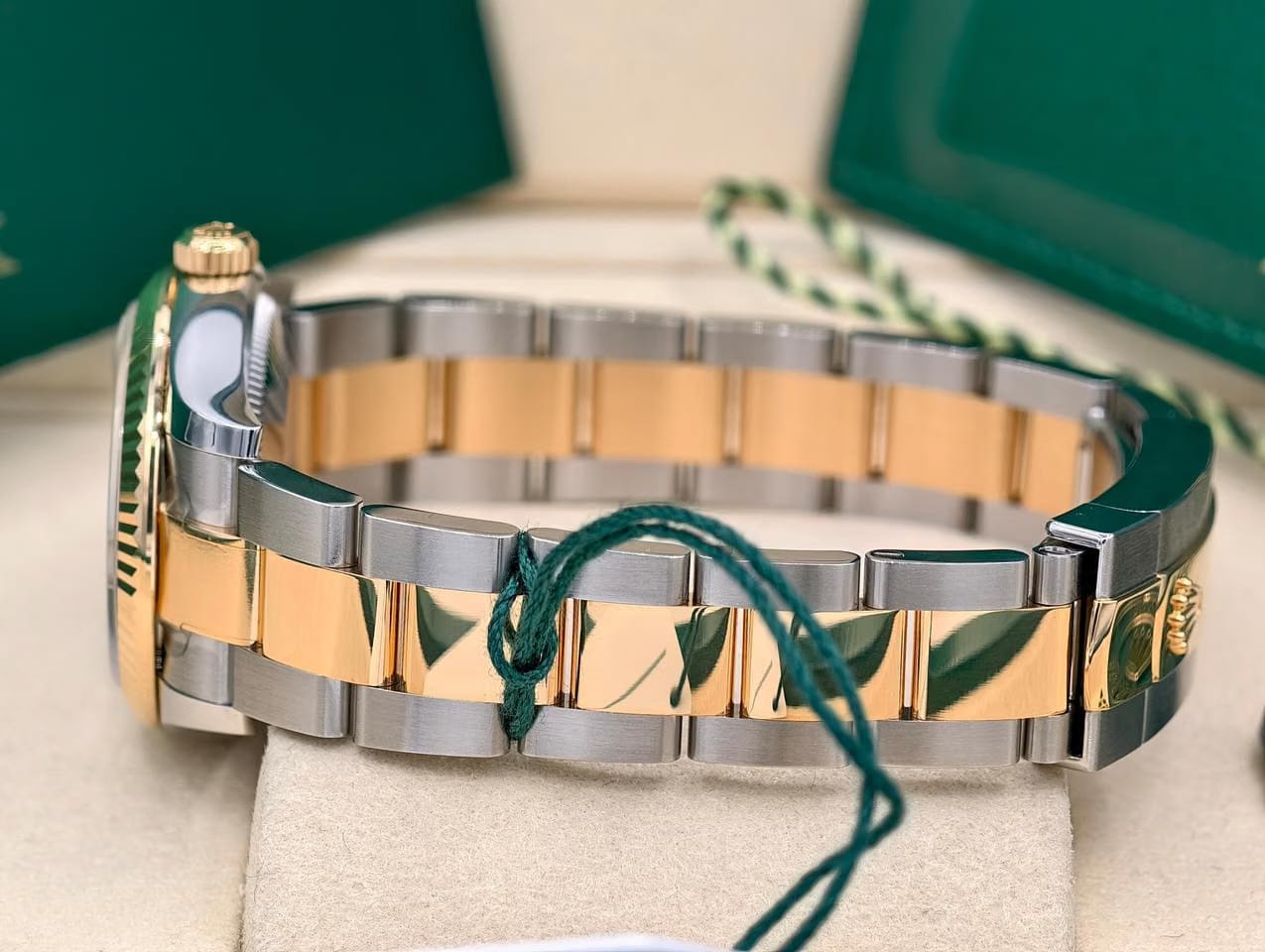Rolex | Datejust | 278273 | Steel | 31 x 37 mm | Gold/Steel | Mother of pearl | Automatic