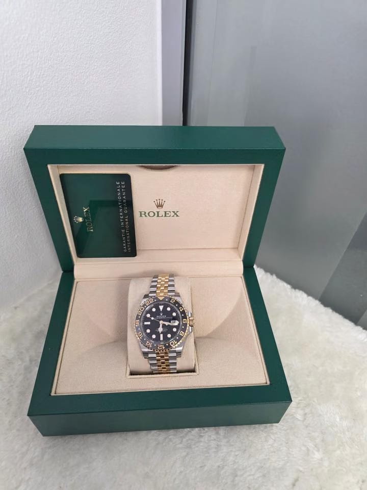 Rolex | GMT-Master II | 126713grnr | Steel | 40 mm | Gold/Steel | Black | Automatic