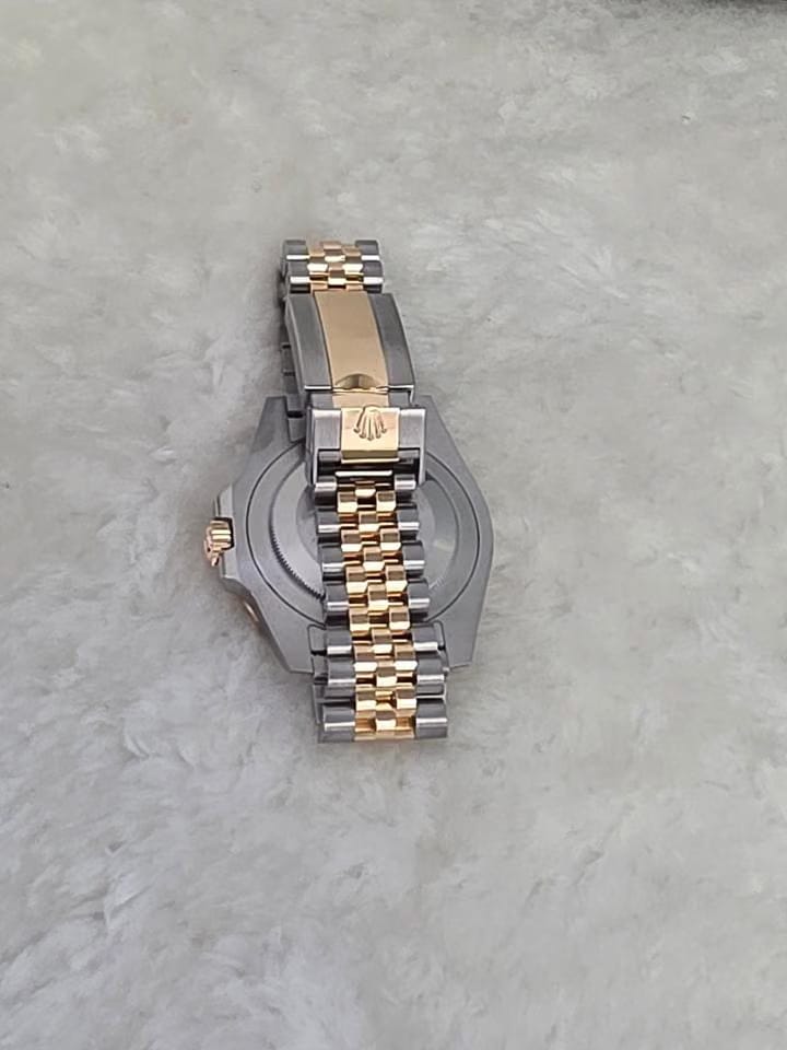 Rolex | GMT-Master II | 126713grnr | Steel | 40 mm | Gold/Steel | Black | Automatic