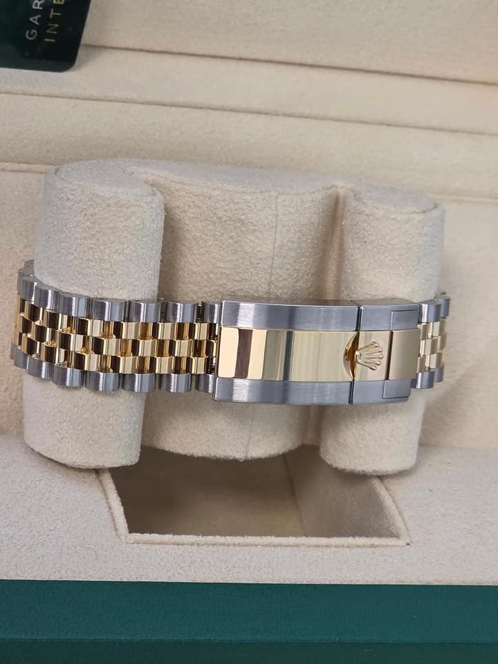 Rolex | GMT-Master II | 126713grnr | Steel | 40 mm | Gold/Steel | Black | Automatic