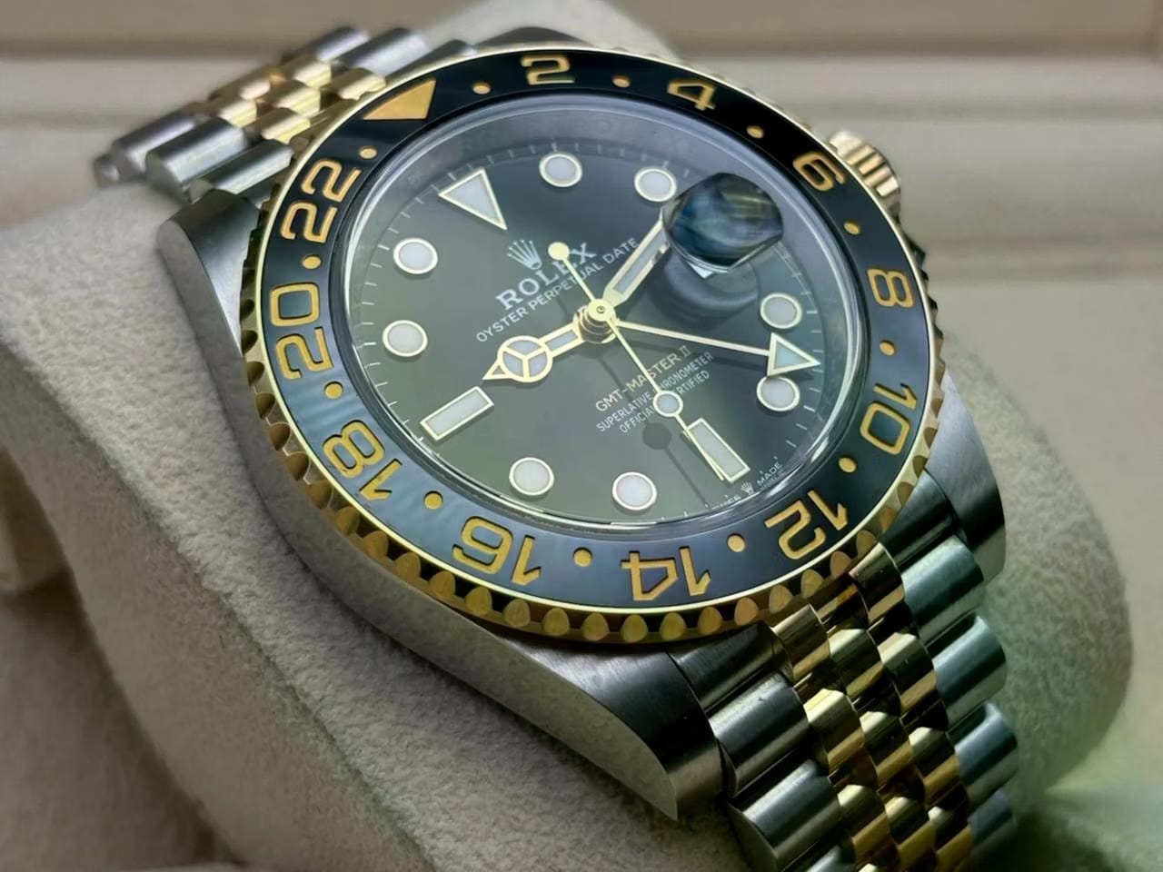 Rolex | GMT-Master II | 126713GRNR | Gold/Steel | 40 mm | Black | Automatic