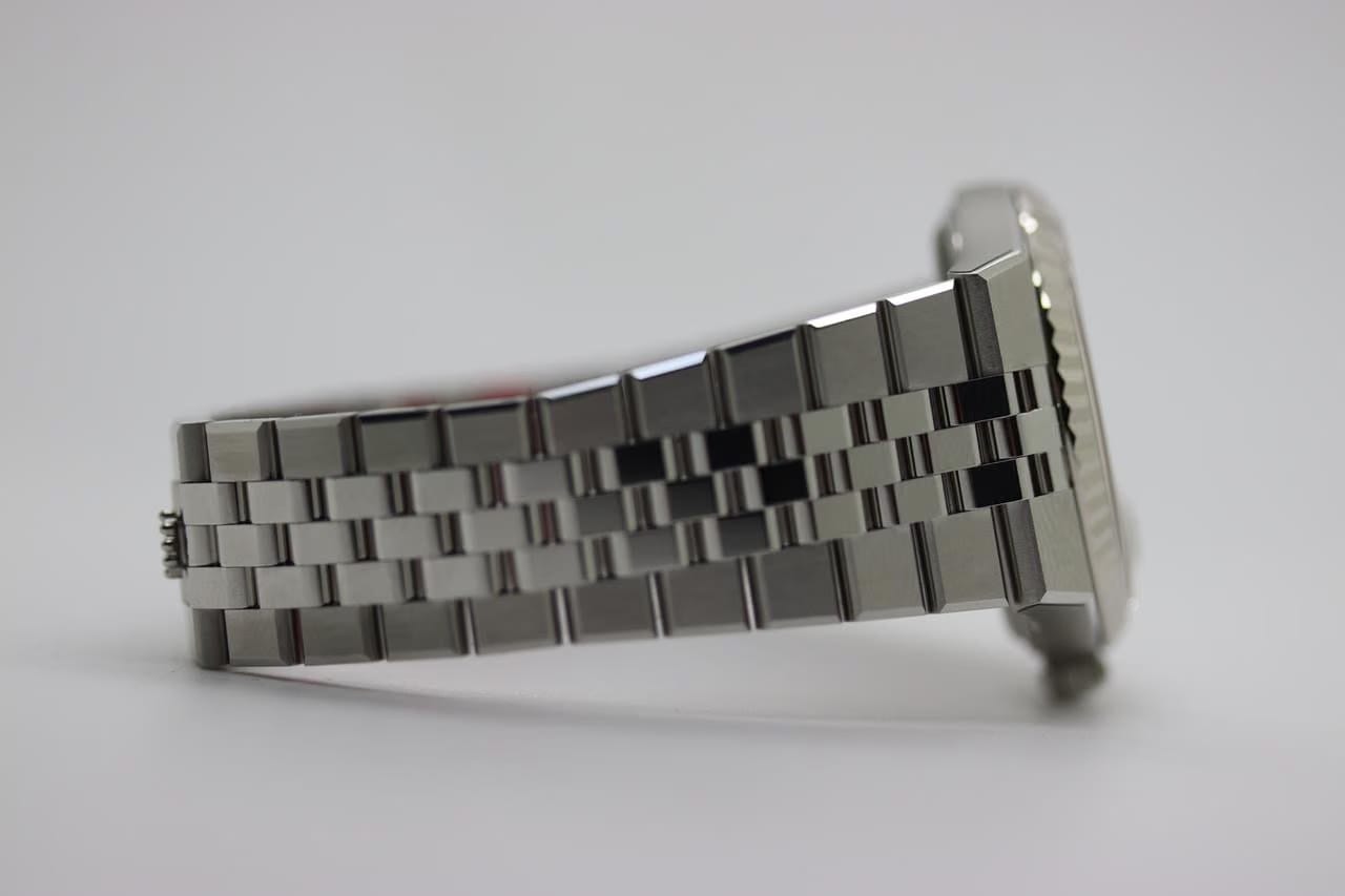 Rolex | Land-Dweller | 127234 | White gold | 36 mm | Steel | White | Automatic