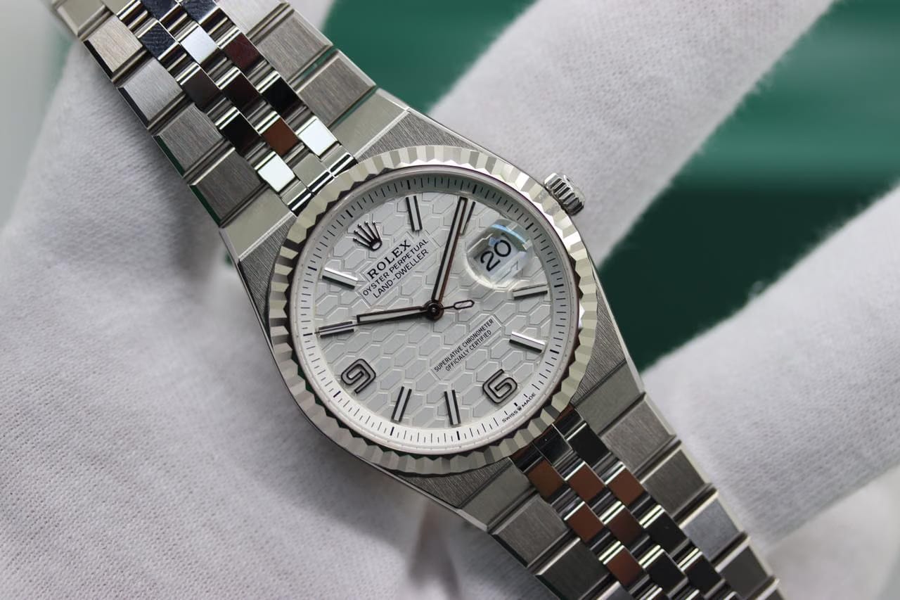 Rolex | Land-Dweller | 127234 | White gold | 36 mm | Steel | White | Automatic