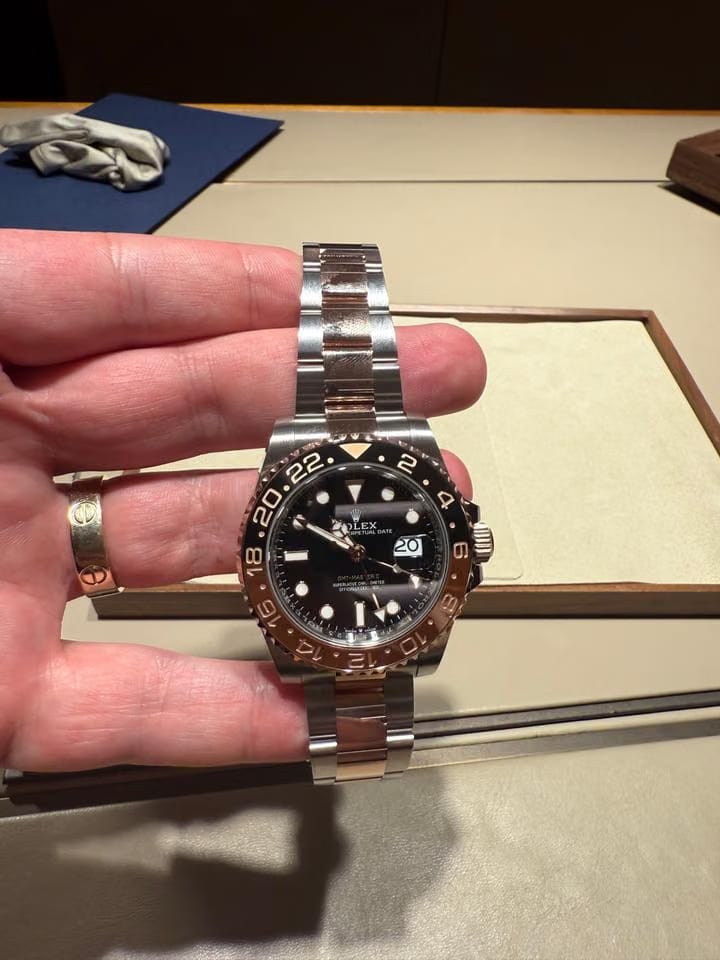 Rolex | GMT-Master II | 126711CHNR | 40 mm | Gold/Steel | Black | Automatic
