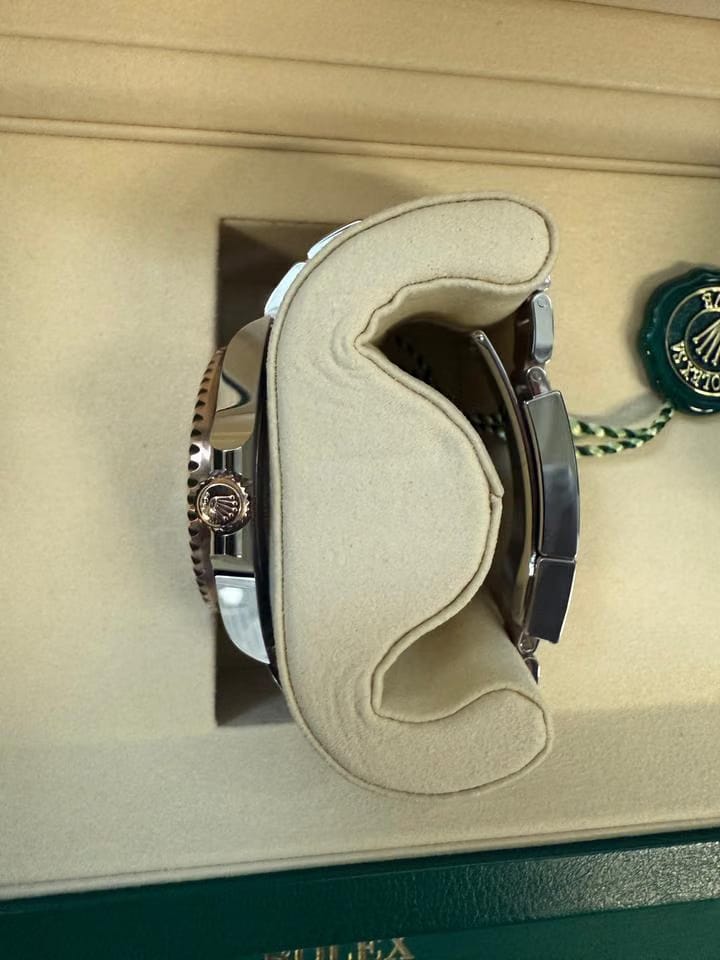 Rolex | GMT-Master II | 126711CHNR | 40 mm | Gold/Steel | Black | Automatic