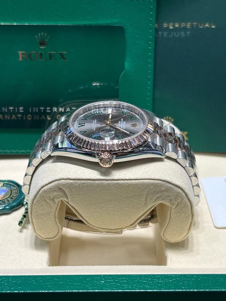 Rolex | Datejust | Rolex 126331 Datejust 41mm Steel and Rose Gold Slate Roman | Steel | 41mm mm | Gold/Steel | Grey | Automatic