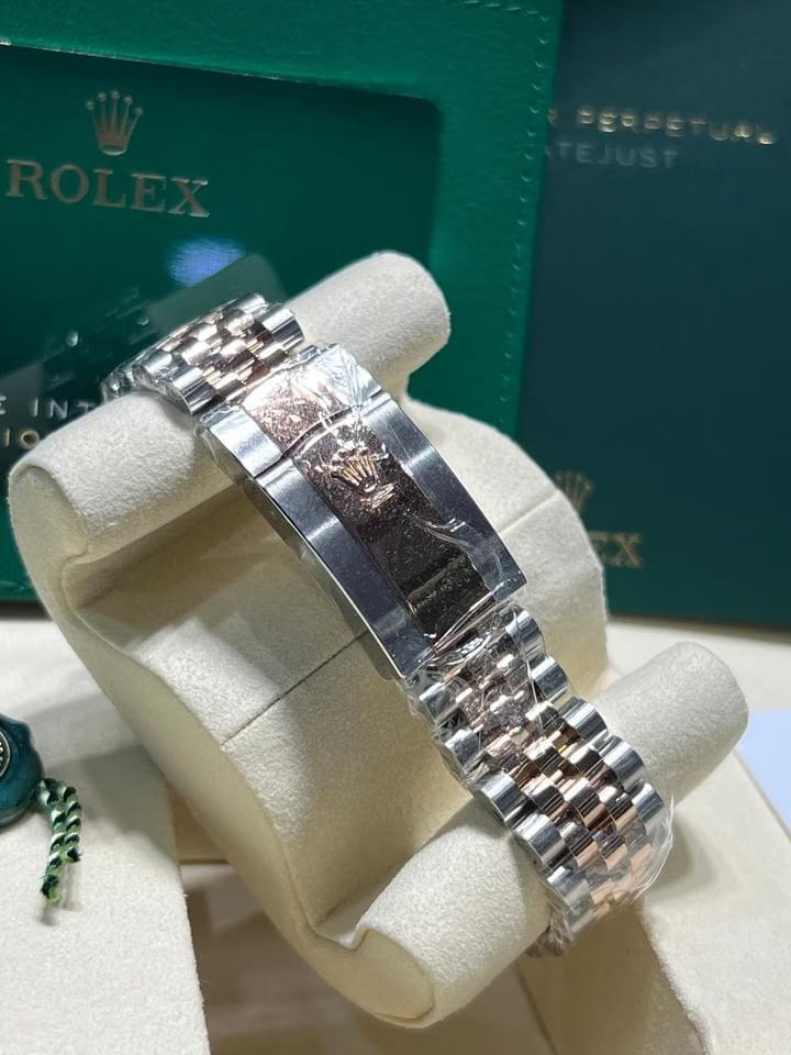 Rolex | Datejust | Rolex 126331 Datejust 41mm Steel and Rose Gold Slate Roman | Steel | 41mm mm | Gold/Steel | Grey | Automatic