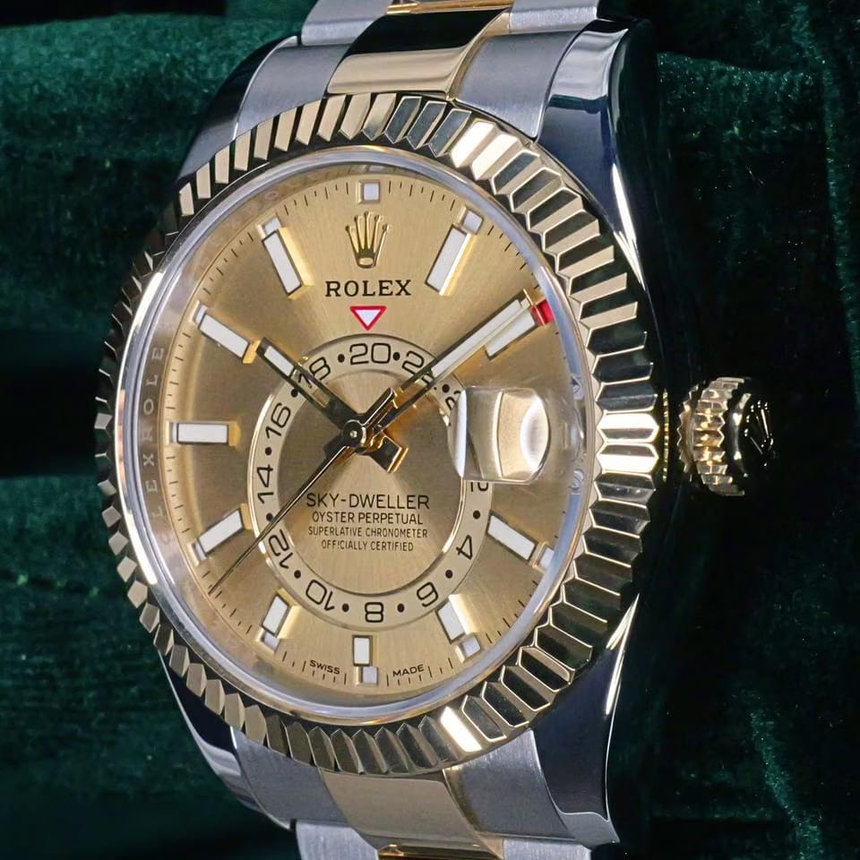 Rolex | Sky-Dweller | 326933 | Yellow gold | 42 mm | Gold/Steel | Champagne | Automatic