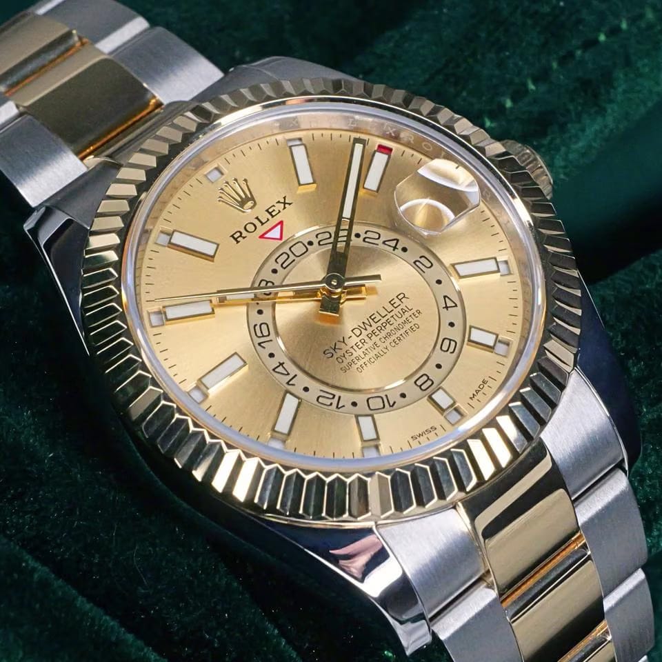 Rolex | Sky-Dweller | 326933 | Yellow gold | 42 mm | Gold/Steel | Champagne | Automatic