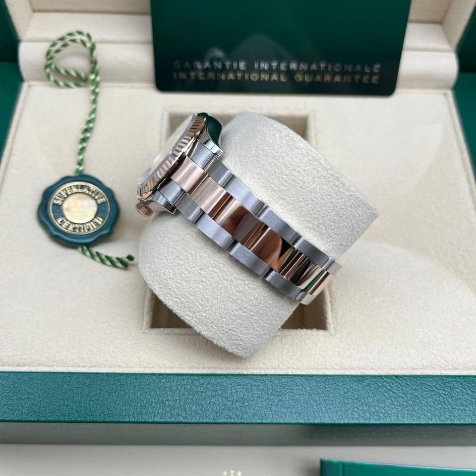 Rolex | Datejust | 278271 SILVER DIAMONDS OYS | Gold/Steel | 31 x 37 mm | Gold/Steel | Silver | Automatic