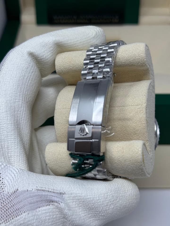 Rolex | GMT-Master II | 126710GRNR | Steel | 40 mm | Steel | Blue | Automatic