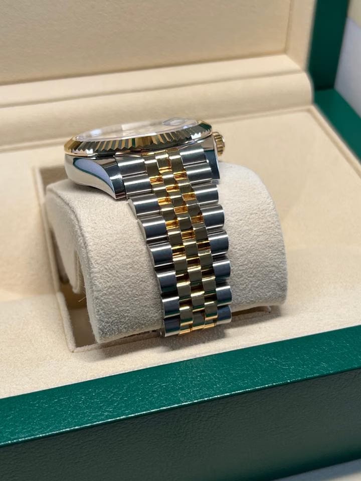 Rolex | Sky-Dweller | 326933 | Steel | 42 Mm | Yellow Gold | White | Automatic