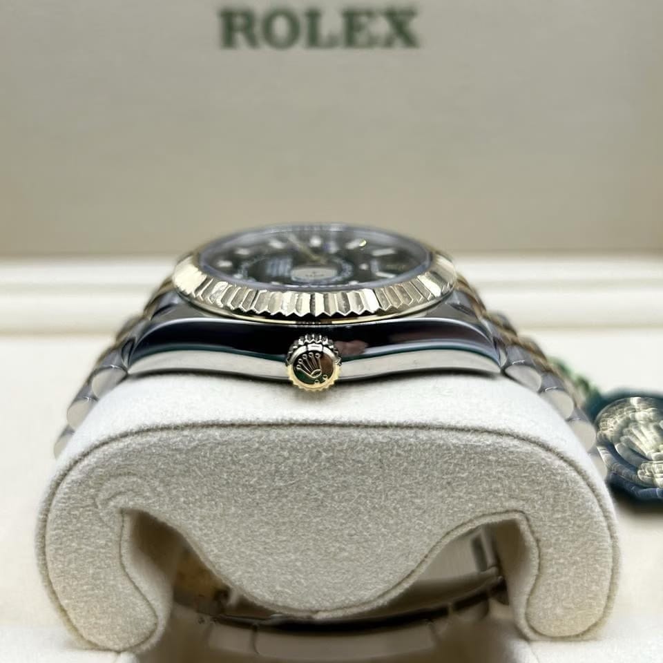 Rolex | Sky-Dweller | 326933 | Gold/Steel | Gold/Steel | Black | Automatic