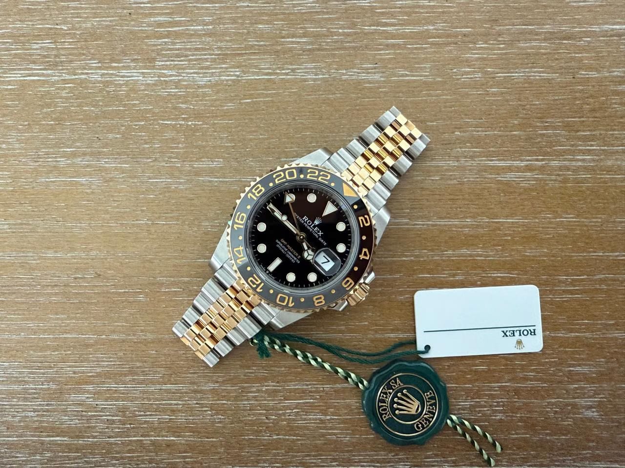 Rolex | GMT-Master II | Rolex GMT Master II 126713GRNR | Gold/Steel | 40 mm | Gold/Steel | Black | Automatic
