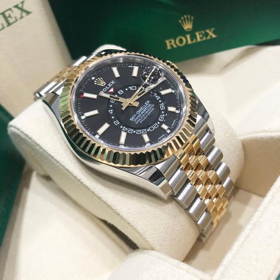 Rolex | Sky-Dweller | 326933 | Yellow gold | 42 mm | Gold/Steel | Black | Automatic