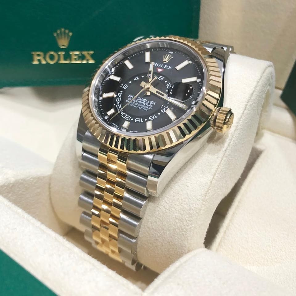 Rolex | Sky-Dweller | 326933 | Yellow gold | 42 mm | Gold/Steel | Black | Automatic