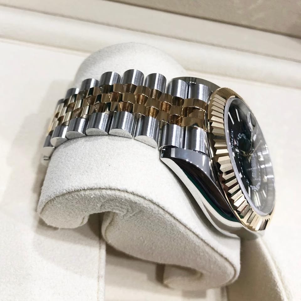 Rolex | Sky-Dweller | 326933 | Yellow gold | 42 mm | Gold/Steel | Black | Automatic