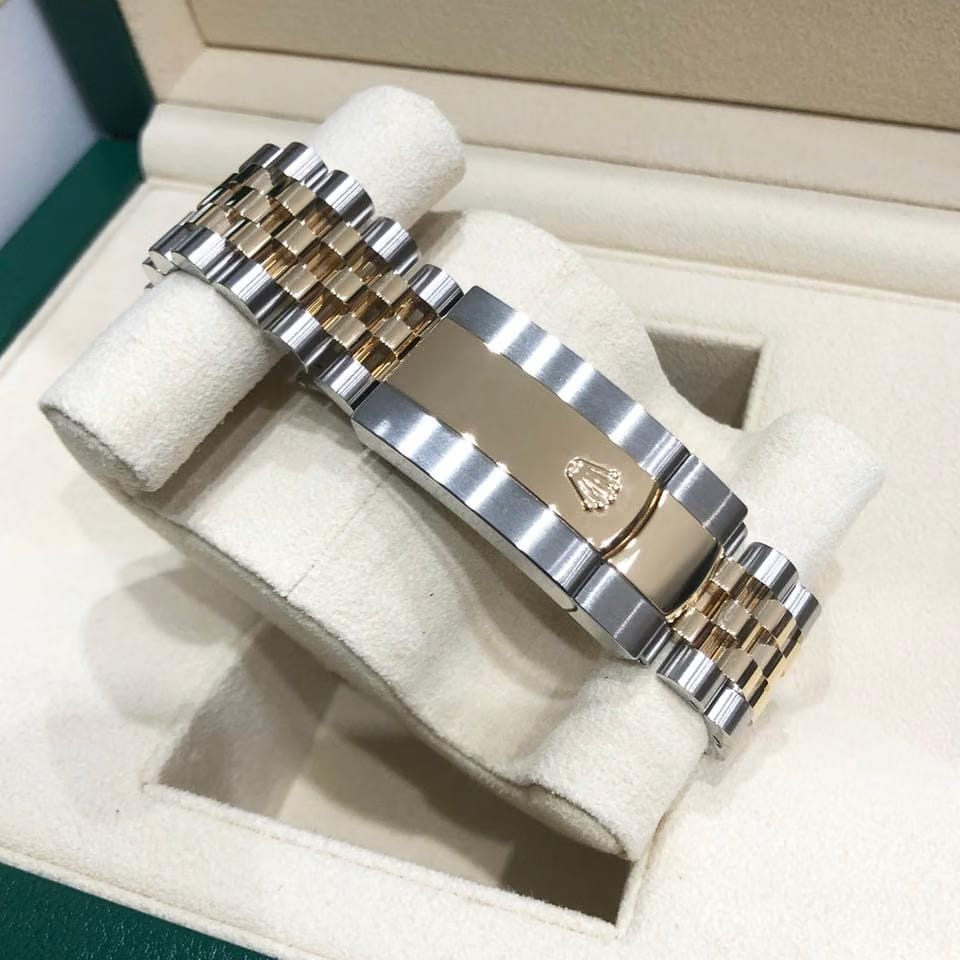 Rolex | Sky-Dweller | 326933 | Yellow gold | 42 mm | Gold/Steel | Black | Automatic
