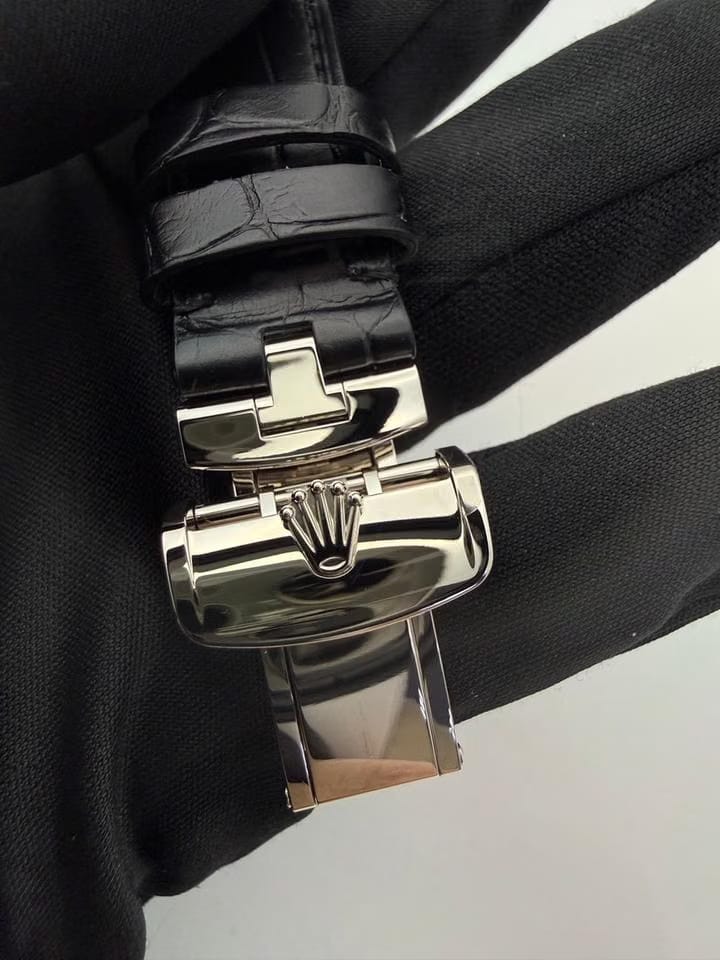Rolex | 1908 | 52509 | White gold | 39 mm | Crocodile skin | Black | Automatic