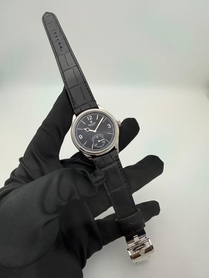 Rolex | 1908 | 52509 | White gold | 39 mm | Crocodile skin | Black | Automatic