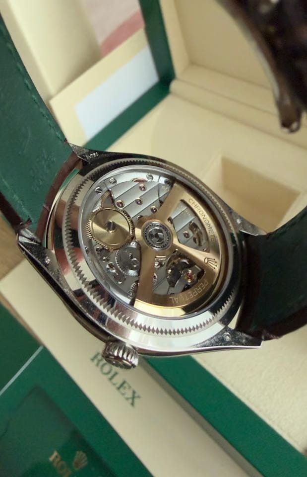 Rolex | 1908 | 52509 | White gold | 39 mm | Crocodile skin | White | Automatic