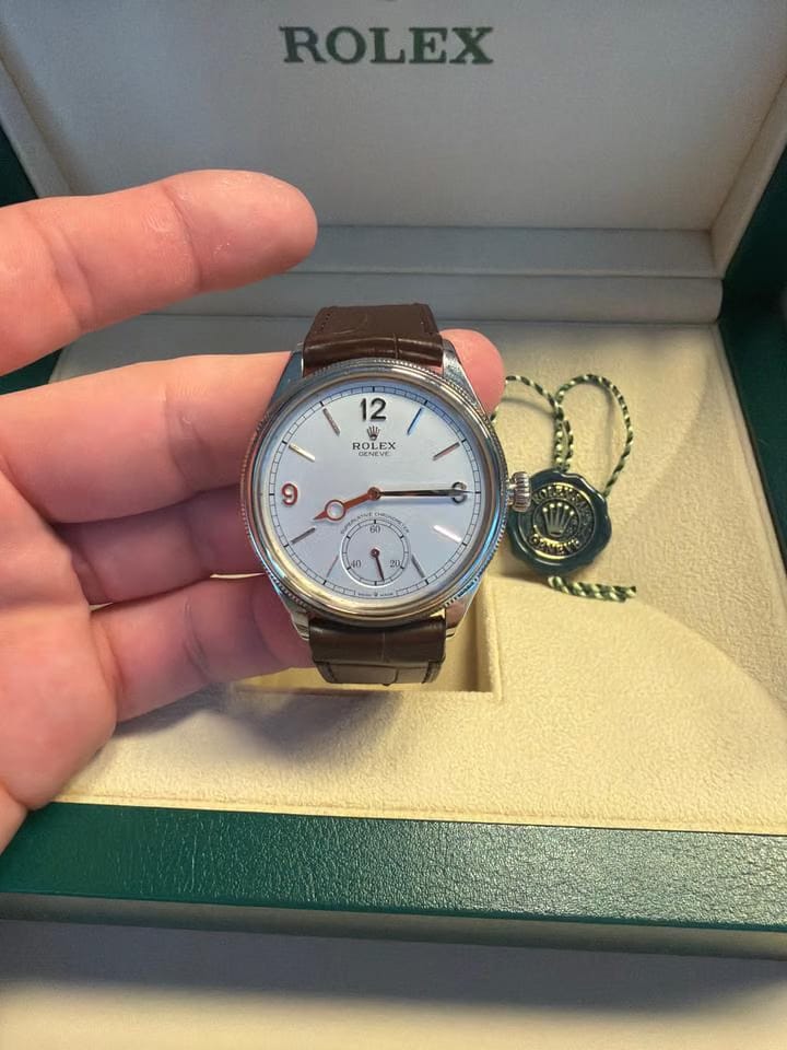 Rolex | 1908 | 52509 | White gold | 39 mm | Crocodile skin | White | Automatic