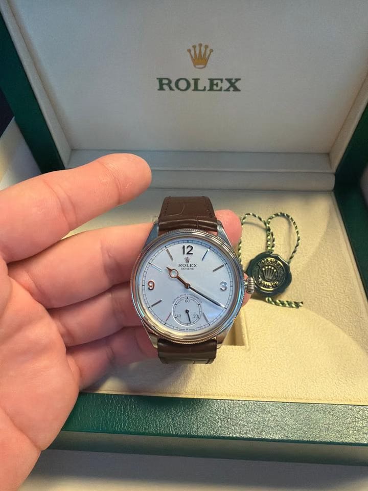 Rolex | 1908 | 52509 | White gold | 39 mm | Crocodile skin | White | Automatic