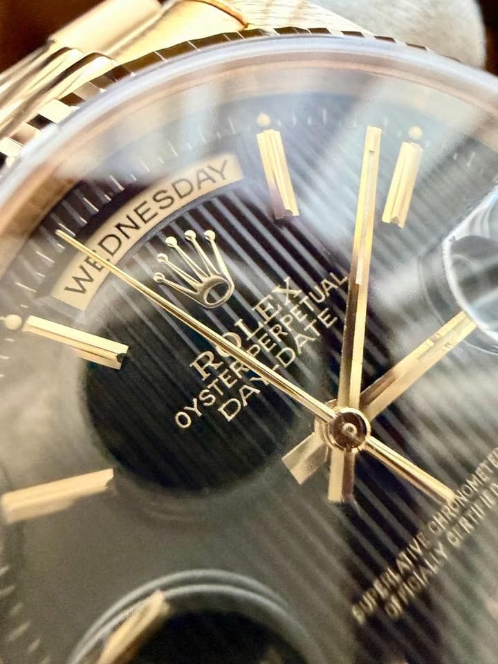 Rolex | Day-Date | 18238 | Yellow gold | 36 mm | Yellow gold | Black | Automatic
