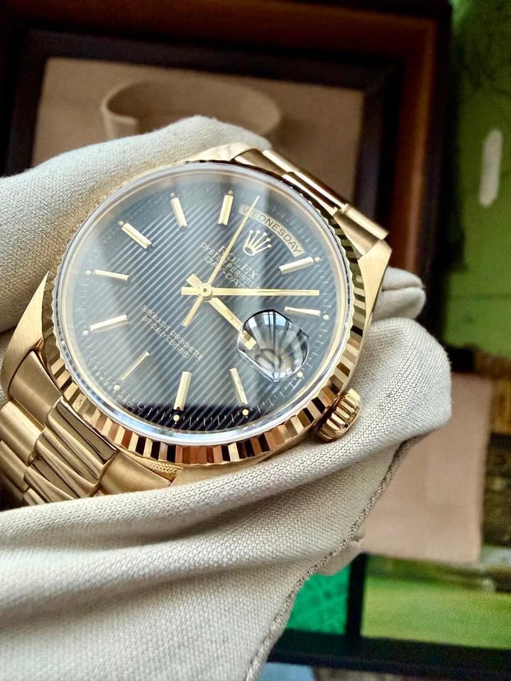 Rolex | Day-Date | 18238 | Yellow gold | 36 mm | Yellow gold | Black | Automatic