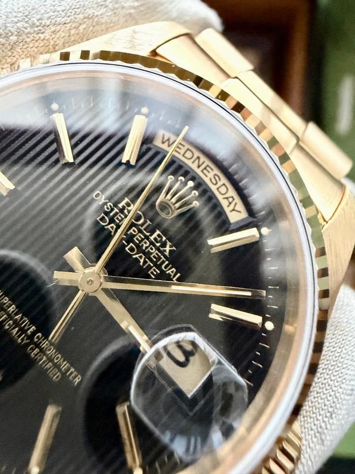Rolex | Day-Date | 18238 | Yellow gold | 36 mm | Yellow gold | Black | Automatic