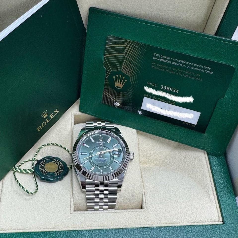 Rolex | Sky-Dweller | 336934 | White gold | 42 mm | Steel | Green | Automatic