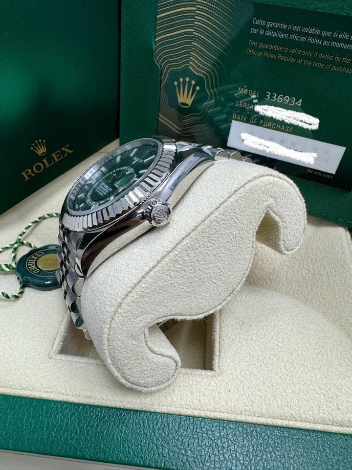 Rolex | Sky-Dweller | 336934 | White gold | 42 mm | Steel | Green | Automatic