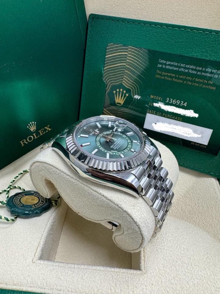 Rolex | Sky-Dweller | 336934 | White gold | 42 mm | Steel | Green | Automatic