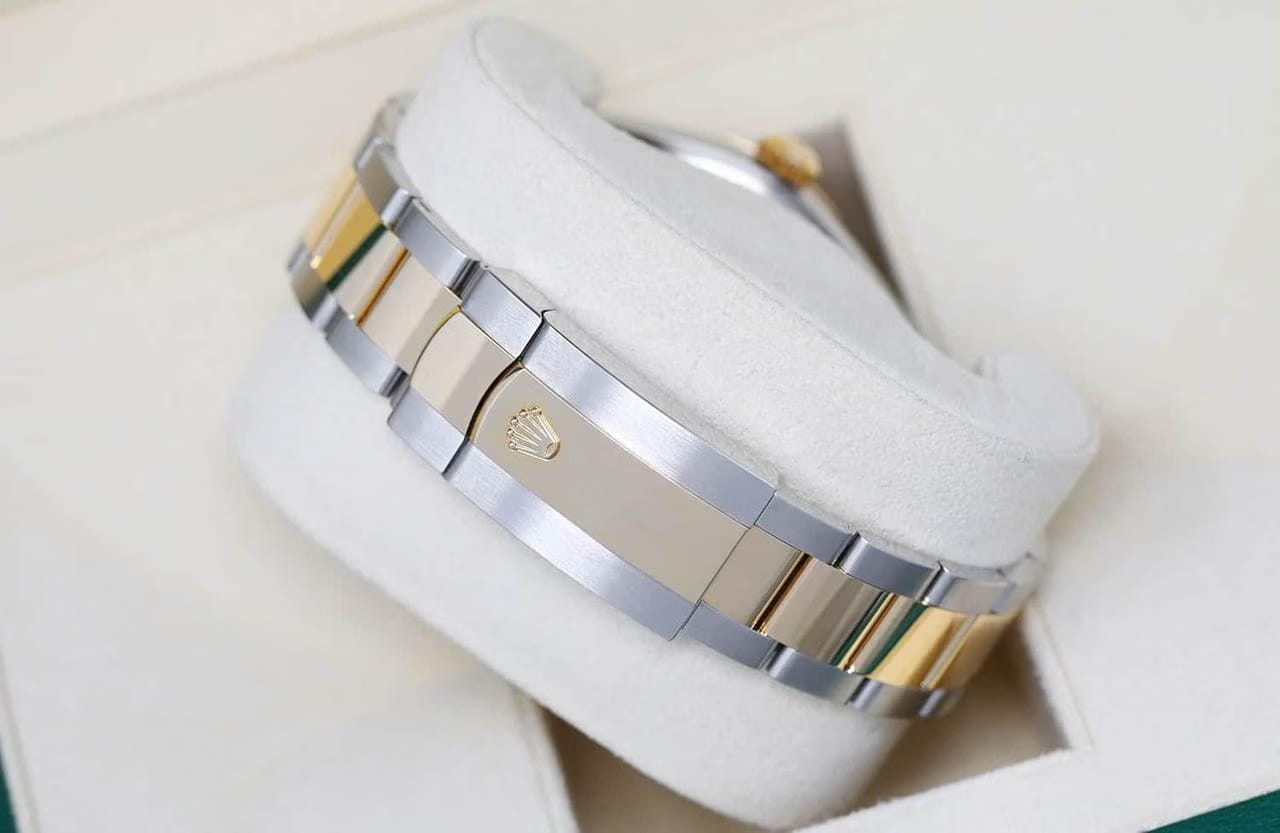 Rolex | Sky-Dweller | 326933-0001 | 42 mm | Gold/Steel | Champagne | Automatic