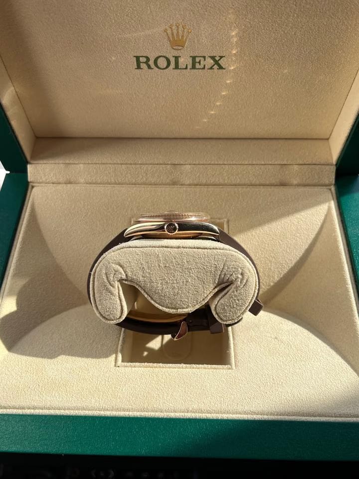 Rolex | Day-Date | 118135 | Rose gold | 36 mm | Crocodile skin | Pink | Automatic