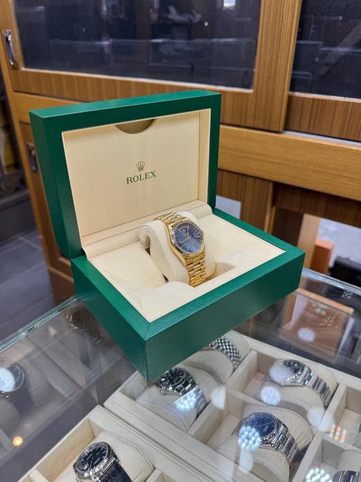 Rolex | Day-Date | 18238 | Yellow gold | 36 mm | Yellow gold | Blue | Automatic