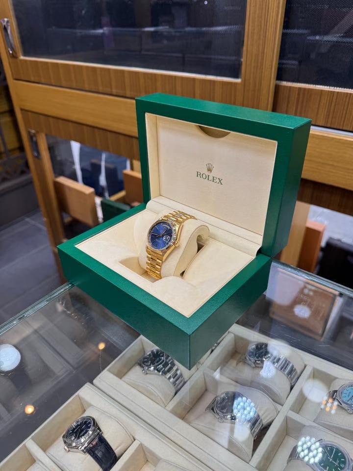 Rolex | Day-Date | 18238 | Yellow gold | 36 mm | Yellow gold | Blue | Automatic