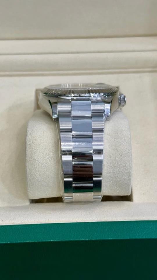 Rolex | Sky-Dweller | 336934 | White gold | 42 mm | Green