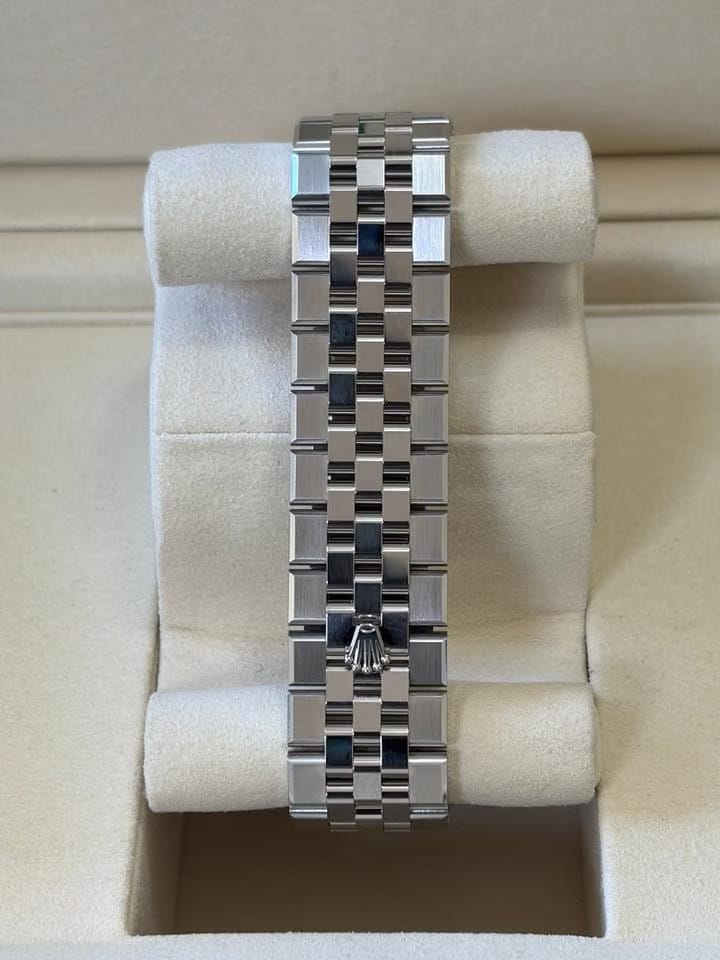 Rolex | Land-Dweller | 127234 | Steel | 36 mm | Steel | Silver | Automatic