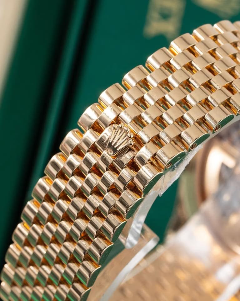 Rolex | 1908 | 52508 | Yellow gold | 39 mm | White | Automatic