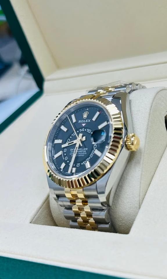 Rolex | Sky-Dweller | 336933 | 42 mm | Gold/Steel | Black | Automatic