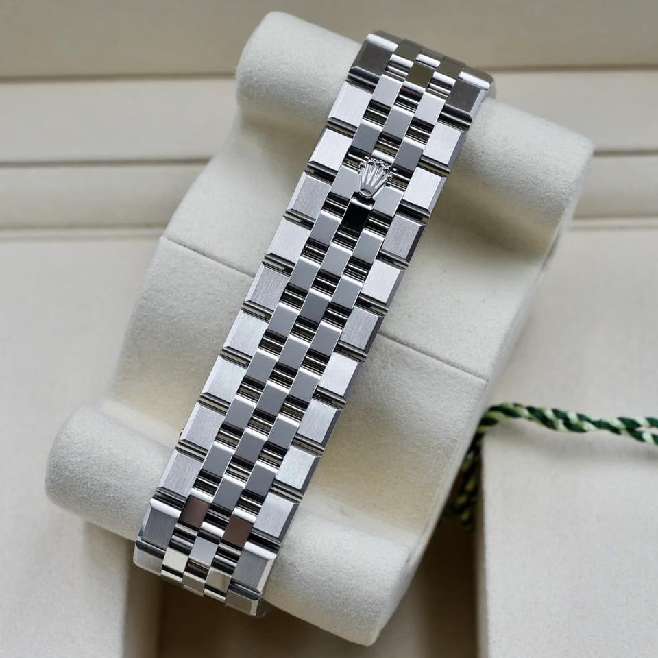 Rolex | Land-Dweller | 127334 | Steel | 36 mm | Steel | White | Automatic